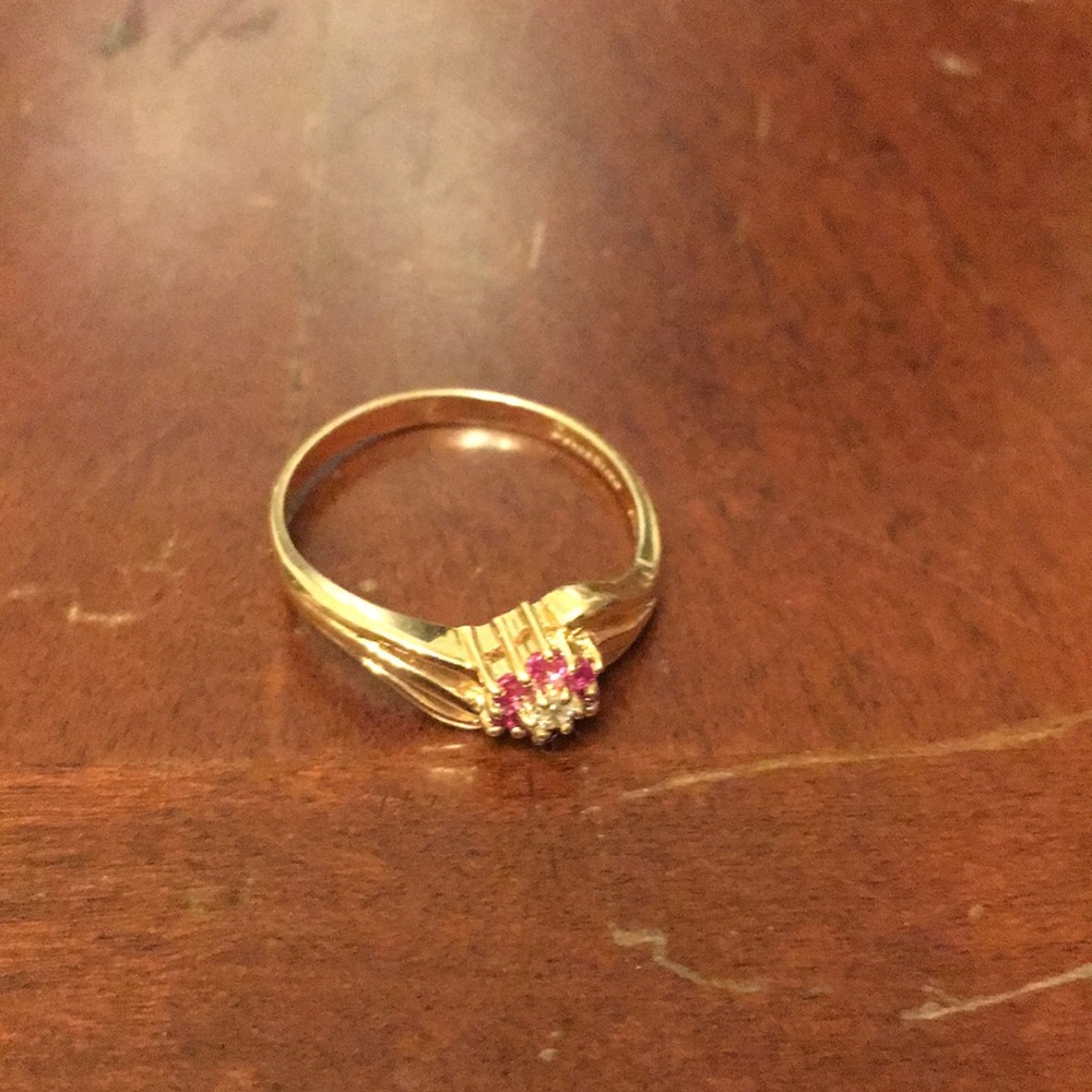 14K gold with small rubies and diamond ring 5.5